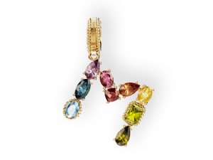 Charm M Lettering oro giallo 18 carati e gemme multicolore