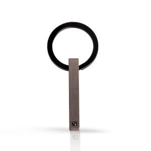 Portachiavi in titanio con barretta e 1 diamante black da 3 punti