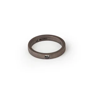 Solitario uomo in titanio con diamante black da 10 punti